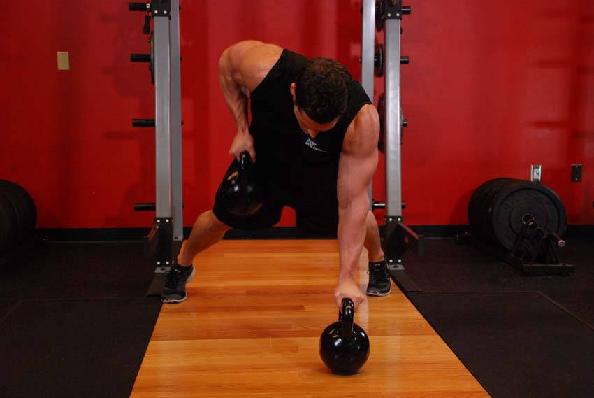 Alternating Renegade Row — Kettlebell Middle Back exercise demonstration