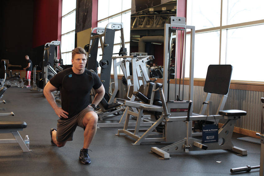 Bodyweight Walking Lunge — Body Weight Quadriceps exercise demonstration
