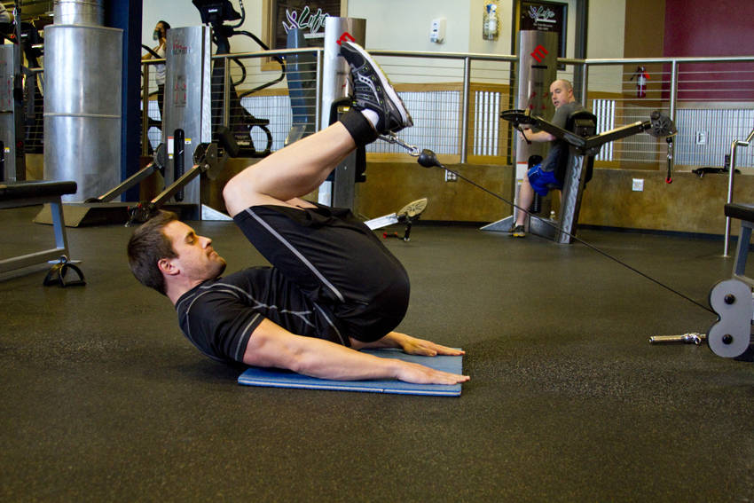 Cable Reverse Crunch — Cable Abdominals exercise demonstration