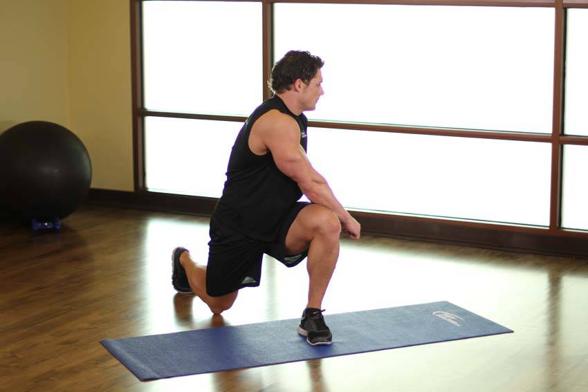 Crossover Reverse Lunge — Body Weight Lower Back exercise demonstration