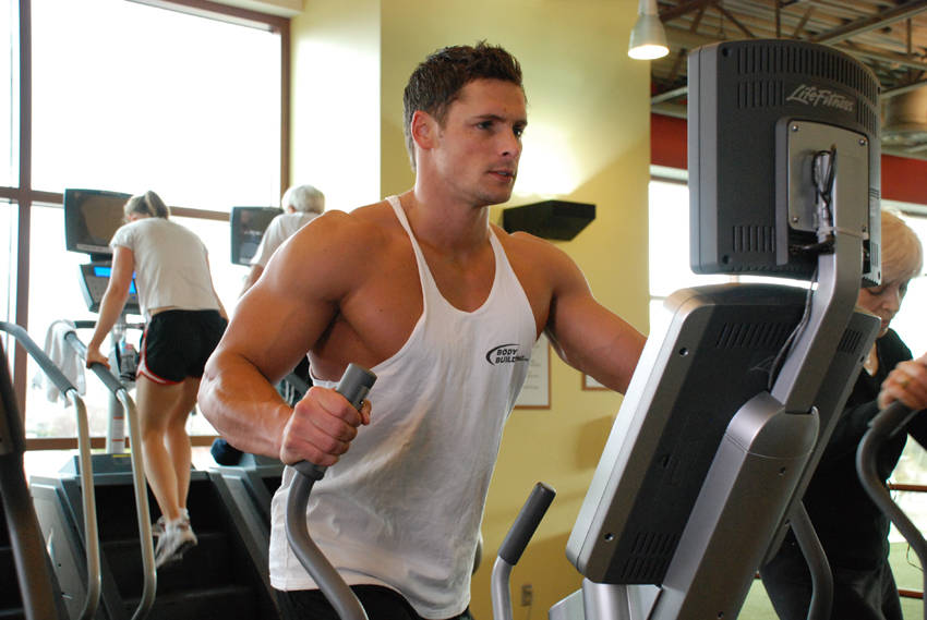 Elliptical Trainer — Machine Quadriceps exercise demonstration
