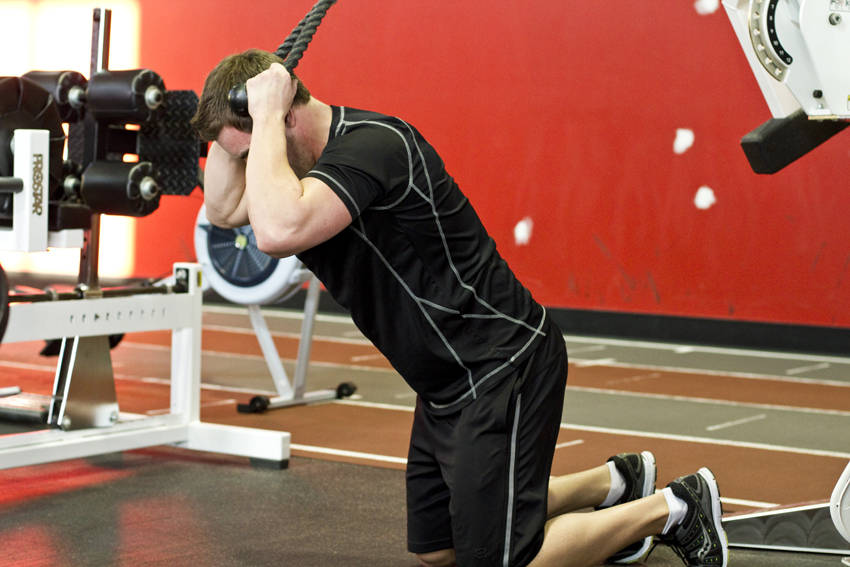 Kneeling Cable Crunch With Alternating Oblique Twists — Cable Abdominals exercise demonstration