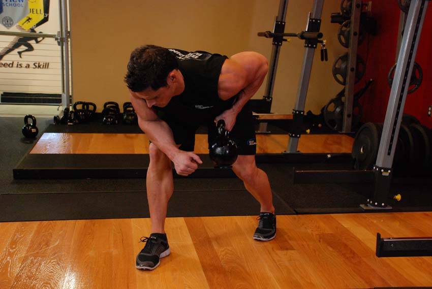 One-Arm Kettlebell Row — Kettlebell Middle Back exercise demonstration