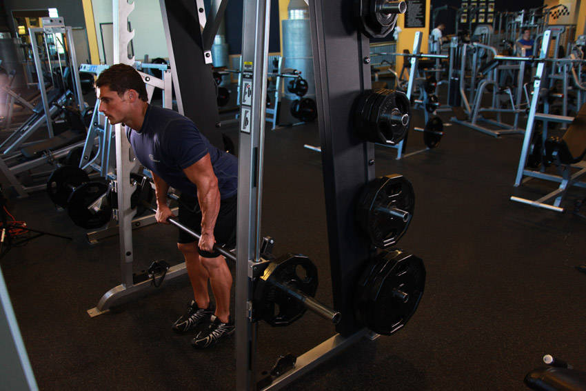 Smith Machine Bent Over Row — Machine Middle Back exercise demonstration